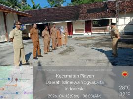 Awali Pekan dengan Kedisiplinan, Lurah Ngunut Pimpin Apel Pagi dan Tekankan Ketertiban Administrasi